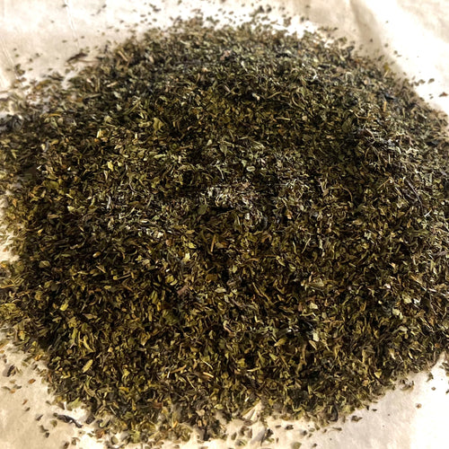 Close-up of loose Big Mountain Mint tea leaves blending peppermint and Darjeeling tea for a refreshing, caffeinated brew.